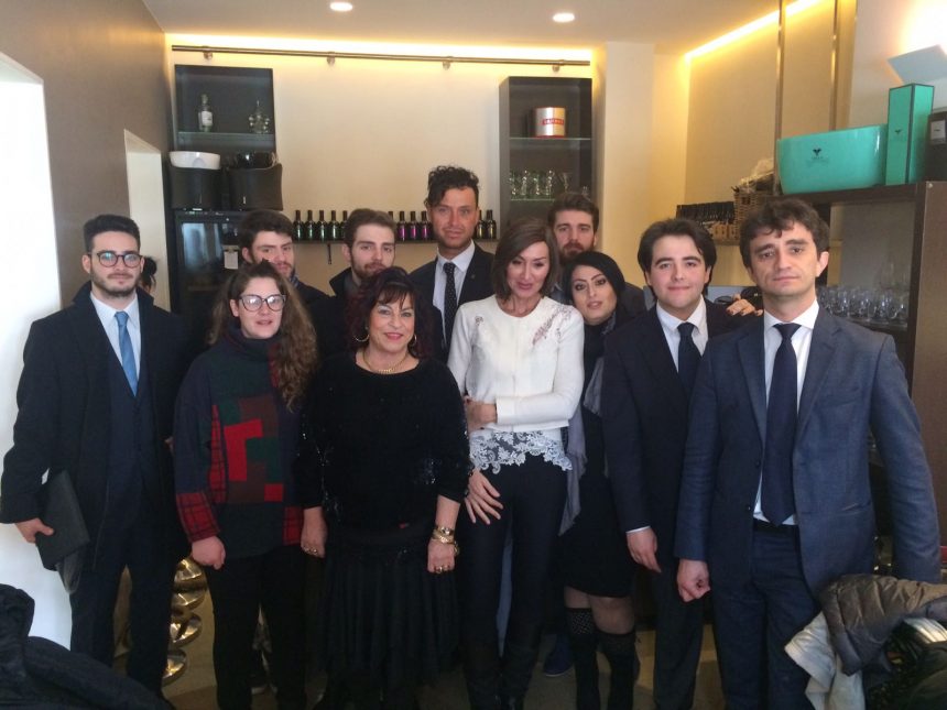 SALA GREMITA A PALAZZO MARCHI PER FORZA ITALIA. VACCHI: “DA QUI RICOSTRUIAMO IL FUTURO DELL’ITALIA”. SALA GREMITA A PALAZZO MARCHI PER FORZA ITALIA. VACCHI: “DA QUI RICOSTRUIAMO IL FUTURO DELL’ITALIA”.