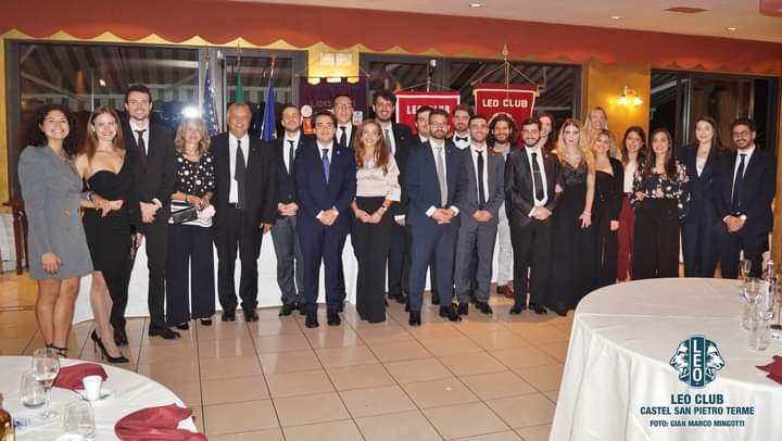 LIONS E LEO CLUB CASTEL SAN PIETRO TERME DANNO IL VIA AD UN NUOVO ANNO DI SERVICE E BENEFICENZA LIONS E LEO CLUB CASTEL SAN PIETRO TERME DANNO IL VIA AD UN NUOVO ANNO DI SERVICE E BENEFICENZA