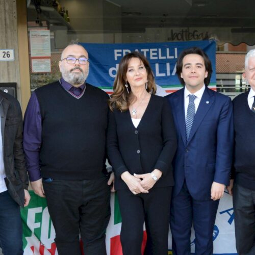 A CASALFIUMANESE, FRATELLI D’ITALIA E IL CENTRODESTRA UNITO ANNUNCIANO LA CANDIDATURA DI STEFANIA ROVATTI